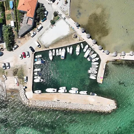 Semesterbostad Front In Pašman