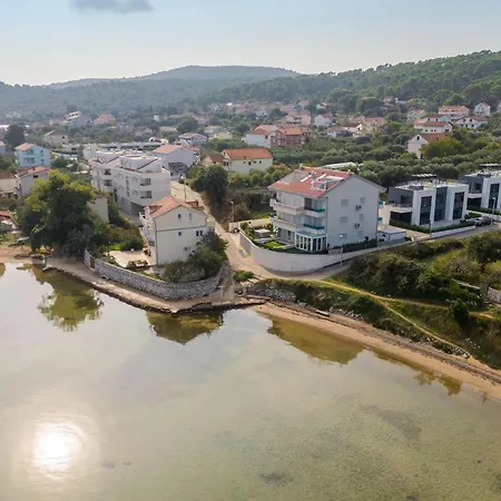 Semesterbostad Front In Pašman